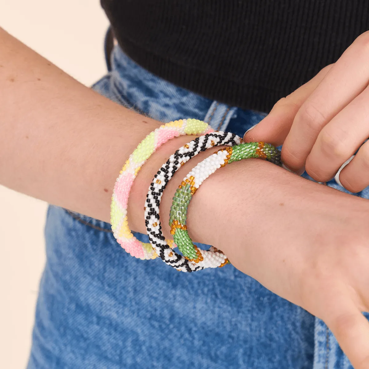 Black Eyed Susan | Himalayan Glass Bead Bracelet