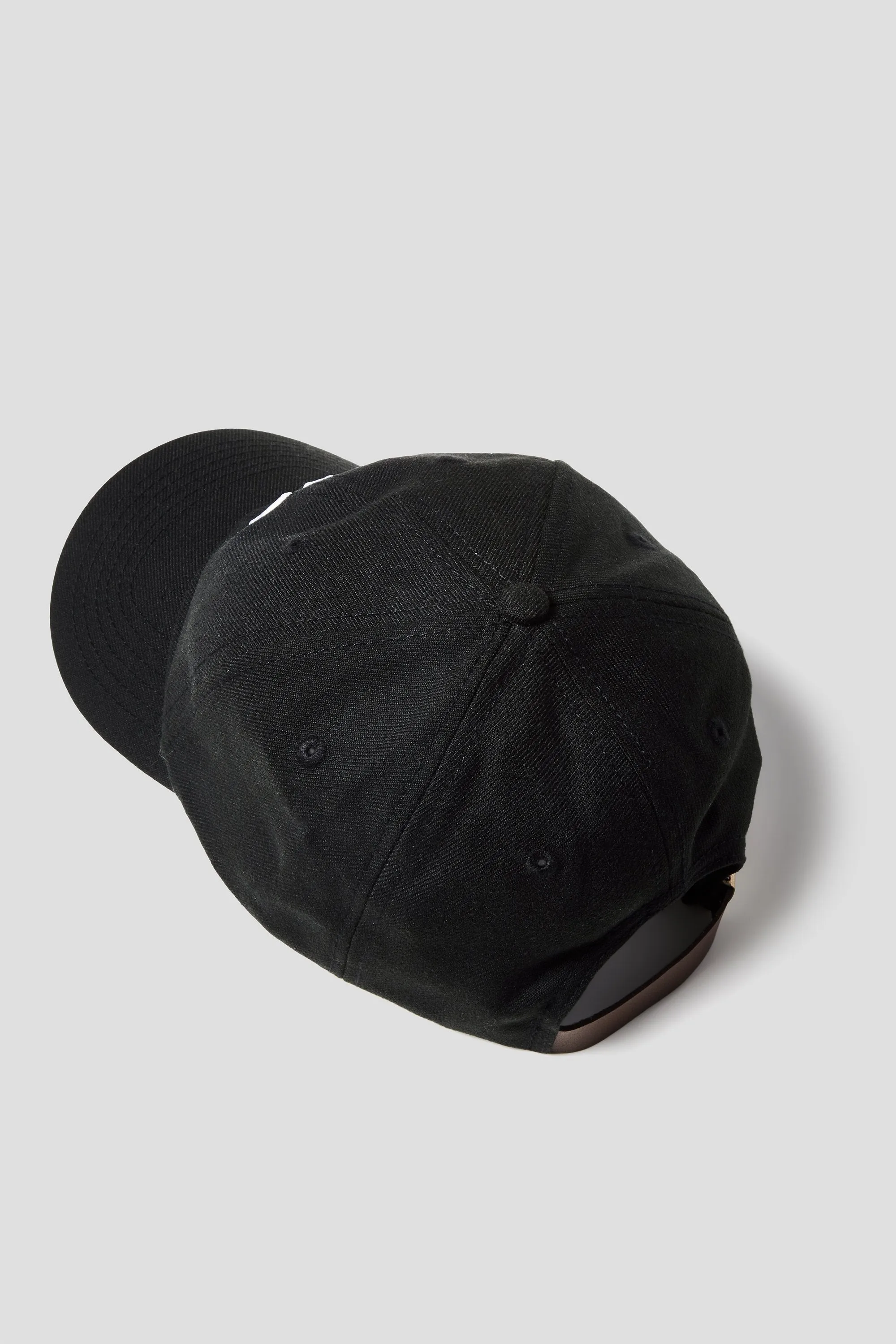 CITY TWILL SPORTS CAP WITH LEATHER CLASP